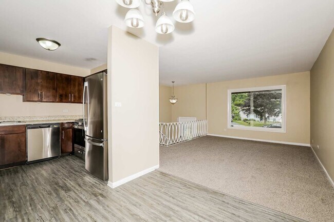 Building Photo - 1381 Alberta Ct