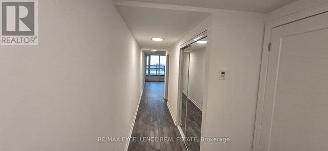 Building Photo - 2 Manderley Dr