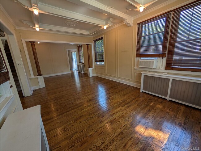 Foto del edificio - 56 Demarest Ave