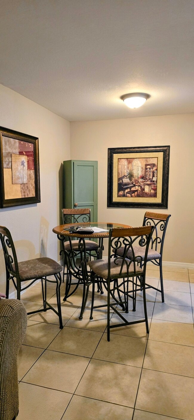 Building Photo - 3034 Parkway Blvd