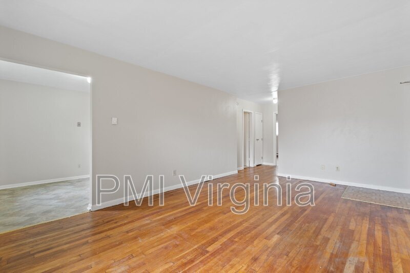 Foto principal - 2412 Courtney Ave