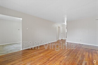 Building Photo - 2412 Courtney Ave