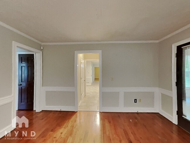 Building Photo - 2211 Tarence Ln SW