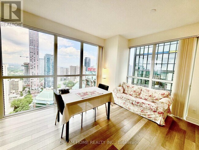 Photo du bâtiment - 28 Ted Rogers Way