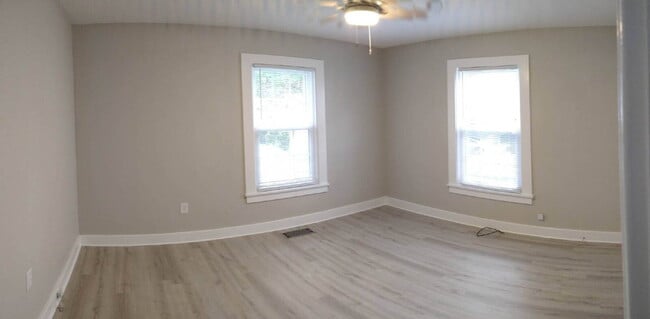 Foto del edificio - 19 Theresa Dr