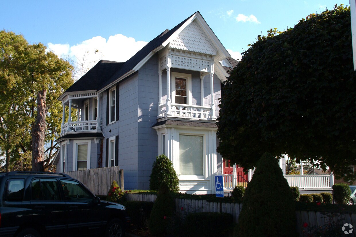 Building Photo - 195 S Main St