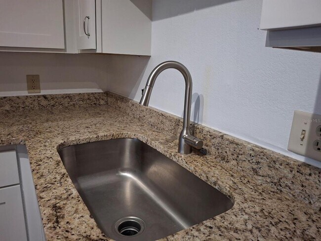 Foto del edificio - 315 Lakepointe Dr