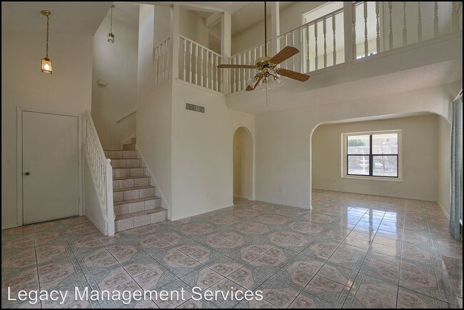 Building Photo - 4400 Loma de Brisas Dr