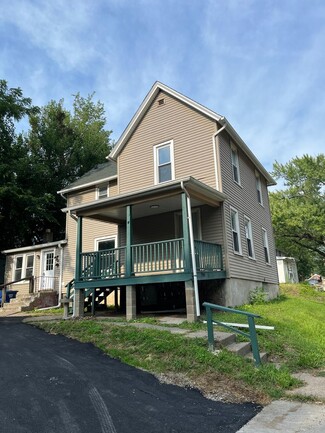 Building Photo - 919 W 10th St