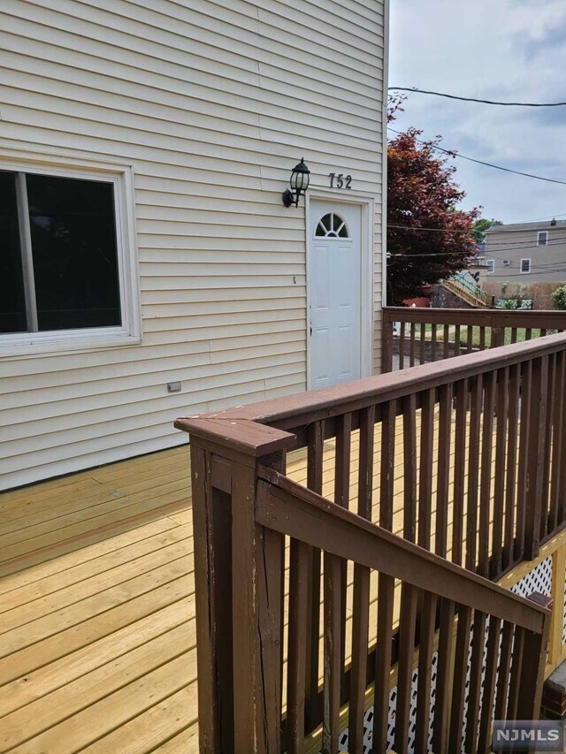 Building Photo - 752 River Dr