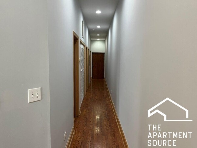 Foto del edificio - 1918 W Cermak Rd