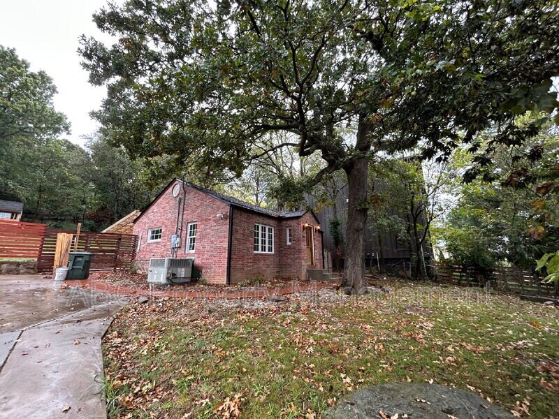 Foto principal - 604 E Huntsville Rd