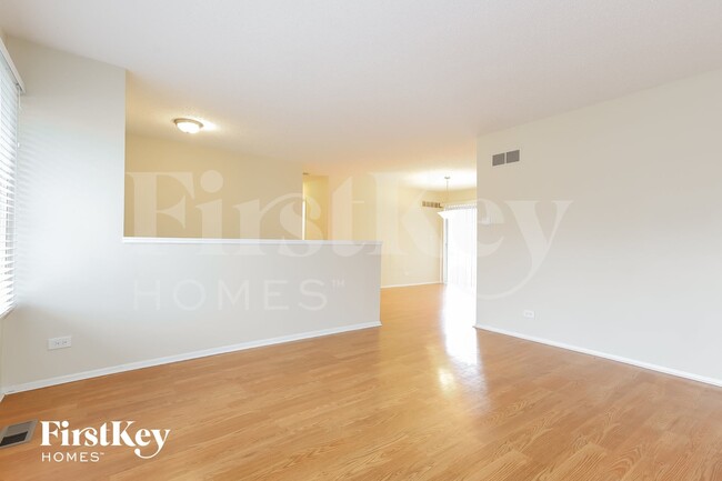 Foto del edificio - 185 Mulford Dr