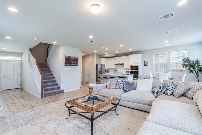 Building Photo - 5629 Respinto Dr