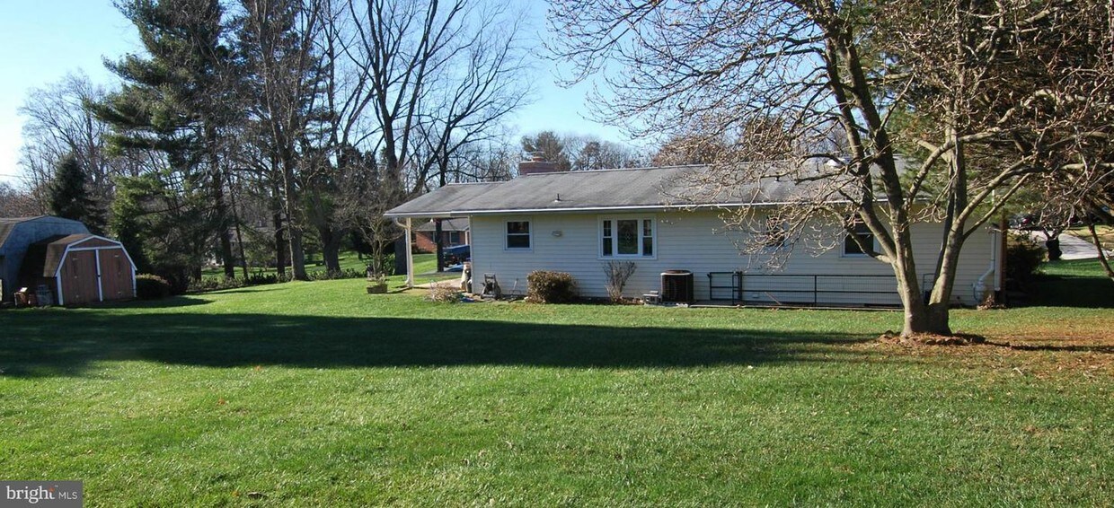 Primary Photo - 6633 Seneca Dr
