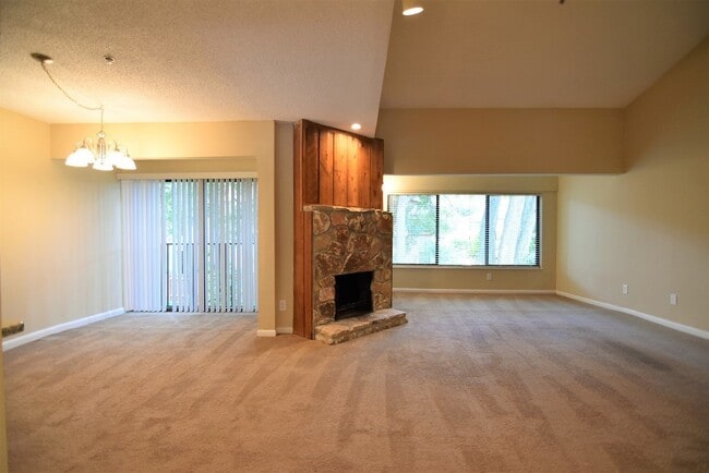 Building Photo - 3br 2ba Gated Community just south of DOWNTOWN ORLANDO!!!