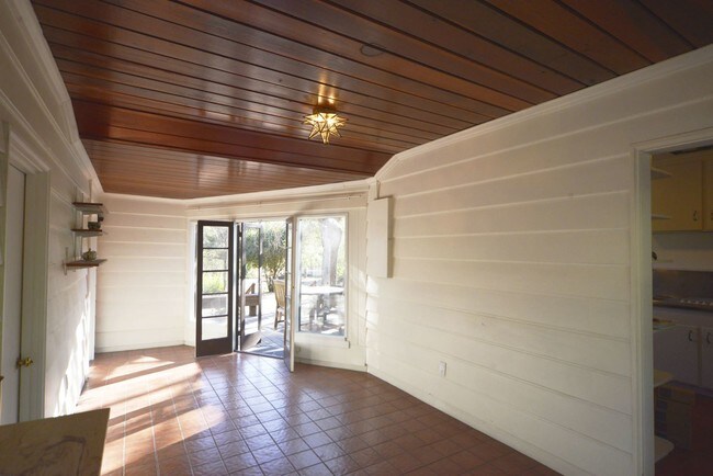 Building Photo - 2 br, 1 bath House - 925 Cuyama Rd