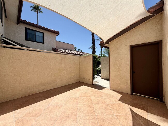 Foto del edificio - AVAILABLE NOW! GORGEOUS Two-Story 2 Bedroom 2 Bathroom Condo in Palm Desert