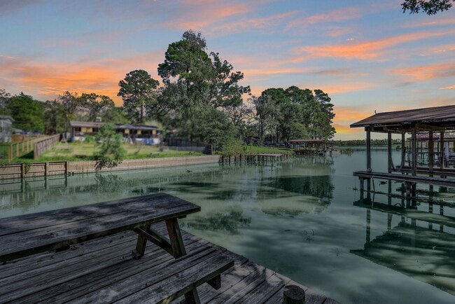 Building Photo - 148 S Oak Bluff St