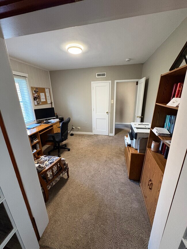 Foto del edificio - 2113 Broadlawn Rd