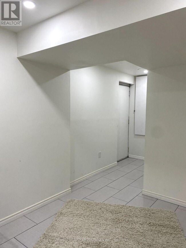 Building Photo - 5370 Bellows Ave