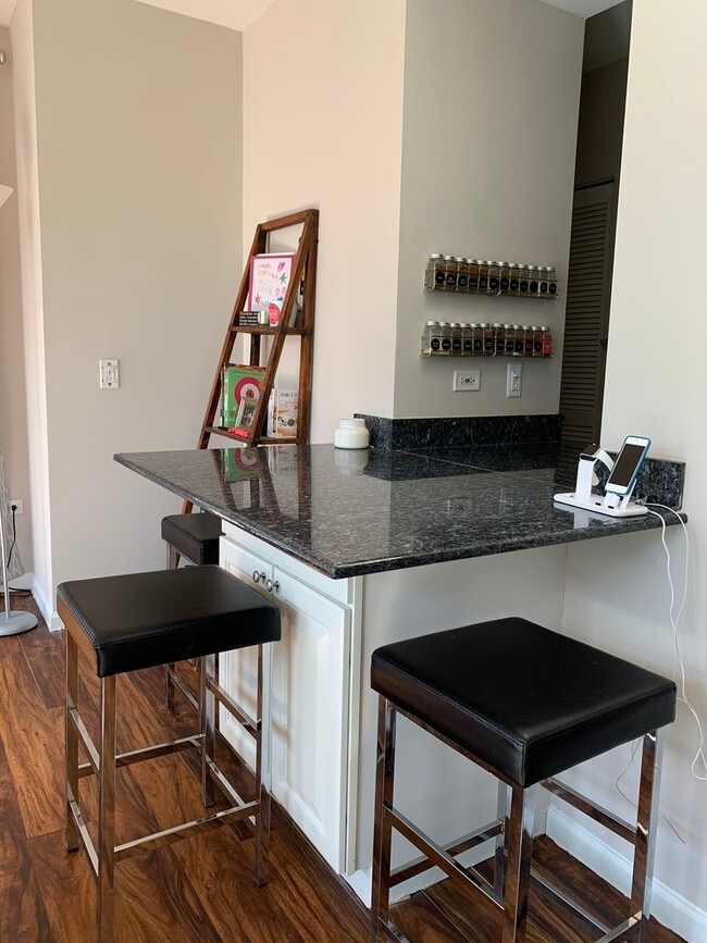 Building Photo - 630 N State St