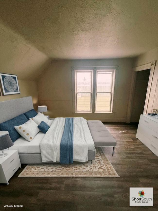 Building Photo - Updated 3 bed 1 bath upper apartment in Muskegon