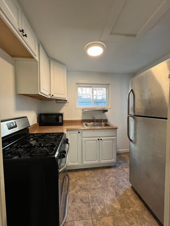 Building Photo - Spacious 4BD / BA House in Franklintown!