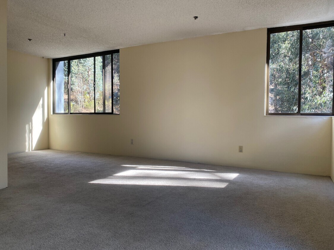 Dining Area - 555 Pierce St