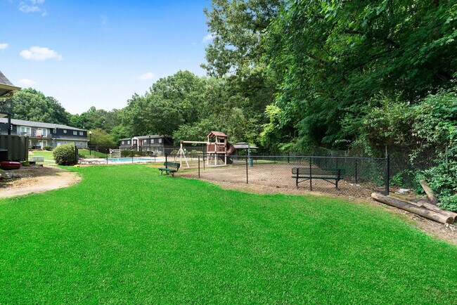 Building Photo - Room in Apartment on Mt Zion Rd