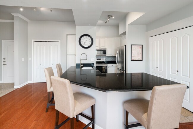 Building Photo - 3225 Turtle Creek Blvd