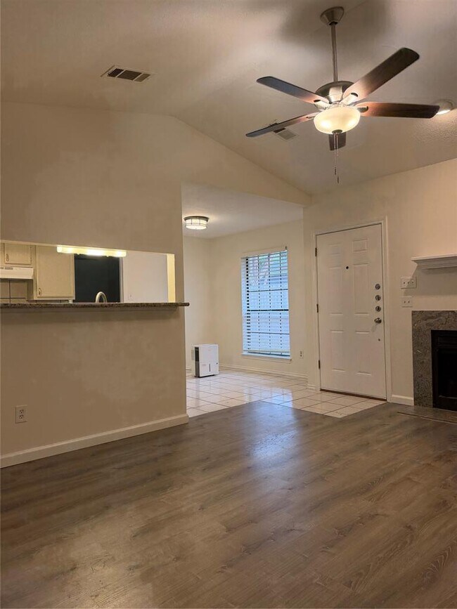 Building Photo - 615 Luther Dr