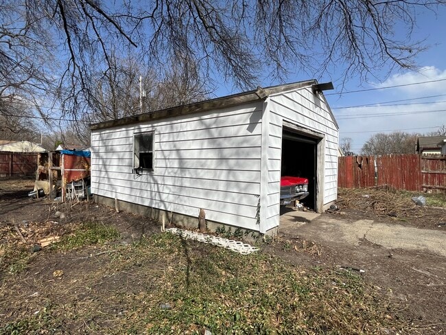 Building Photo - 1764 E Lawrence St