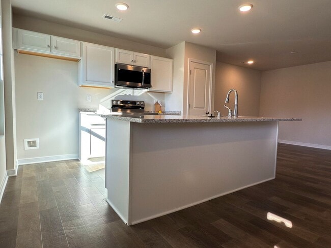 Foto del edificio - Modern New 3BR Townhome in Hancock Village with Luxury Finishes