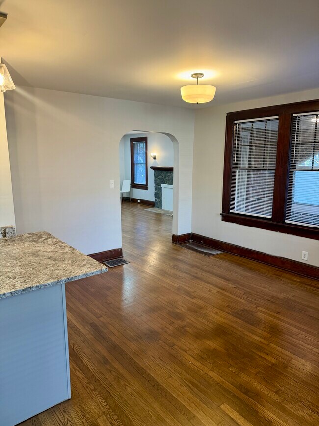 Building Photo - 984 Woodbourne Dr SW