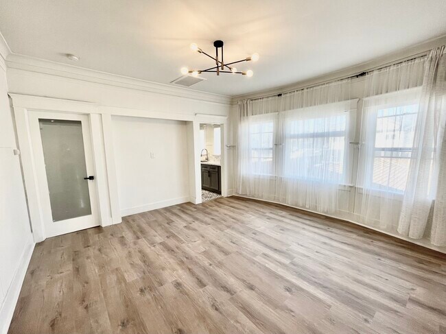 Foto del edificio - 3109 Raymond Ave
