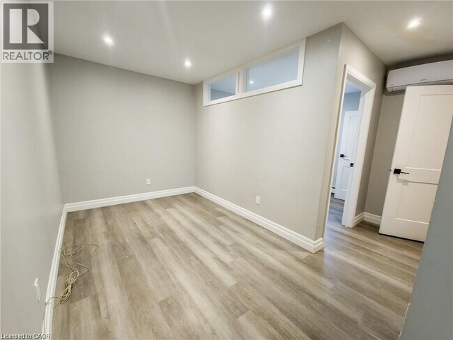 Photo du bâtiment - 410 Hazel St