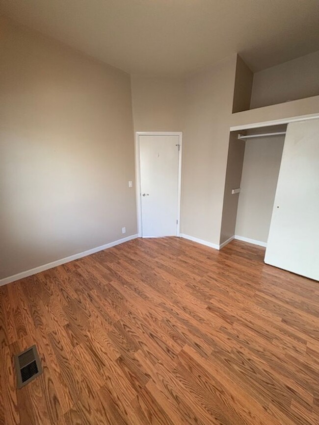 Foto del edificio - 2 Bedroom Townhome in Taylorsville