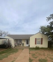 Building Photo - 2804 2nd Pl