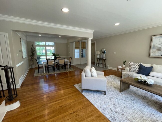 Foto del edificio - Luxurious home in Collierville with an ing...
