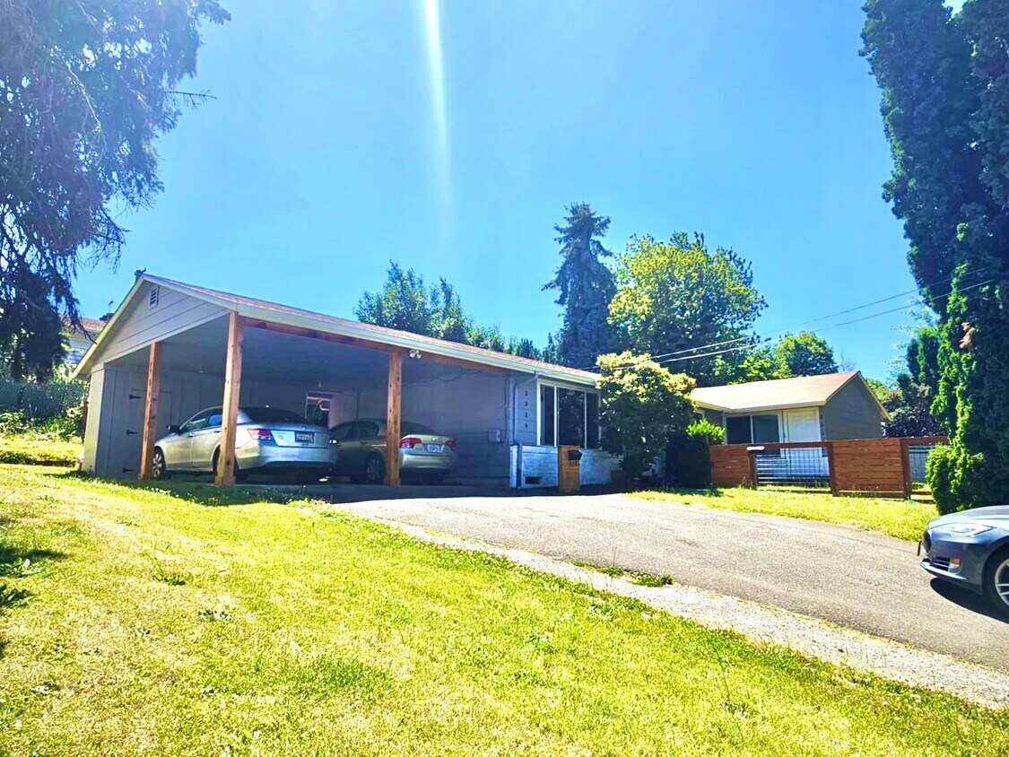 Foto principal - 2312 NE Lombard St