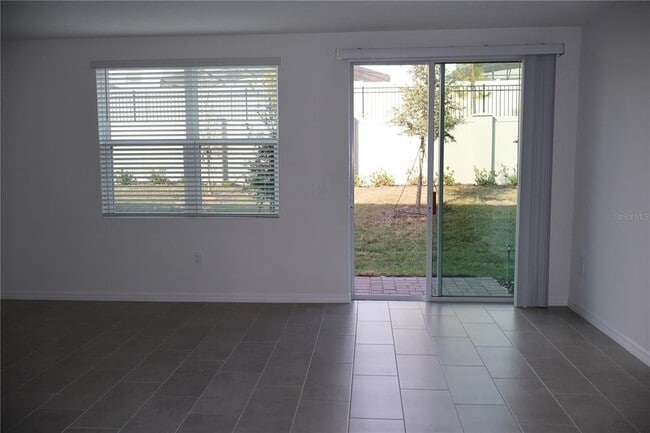 Foto del edificio - 16310 Bird of Paradise Ave