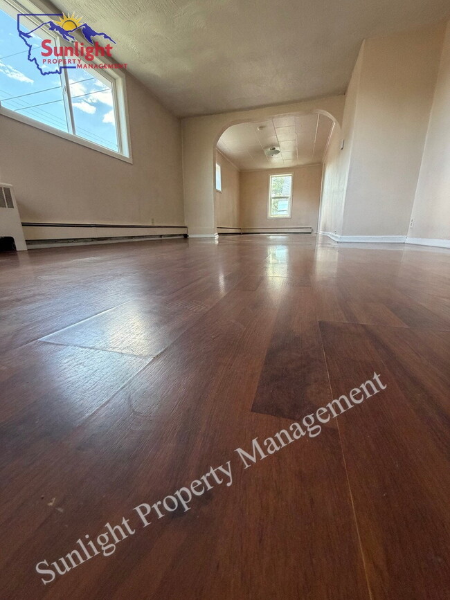 Building Photo - 2 Bed 1 Bath Single Family