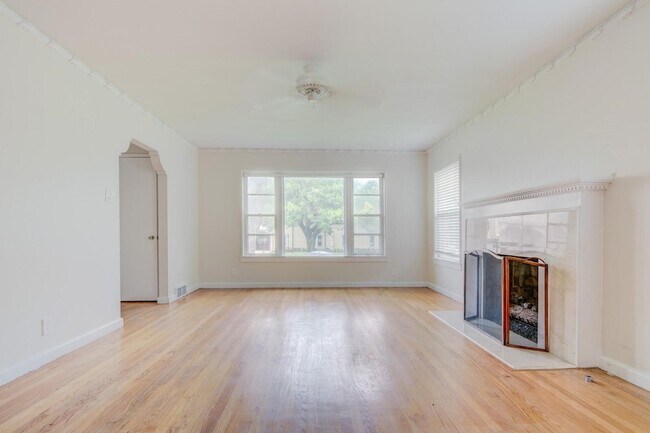 Foto del edificio - 6307 Kenwood Ave