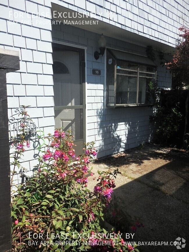 Building Photo - 16 Cape Hatteras Ct