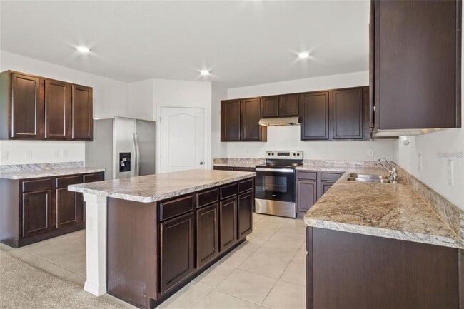 Building Photo - 213 Sofia Ln