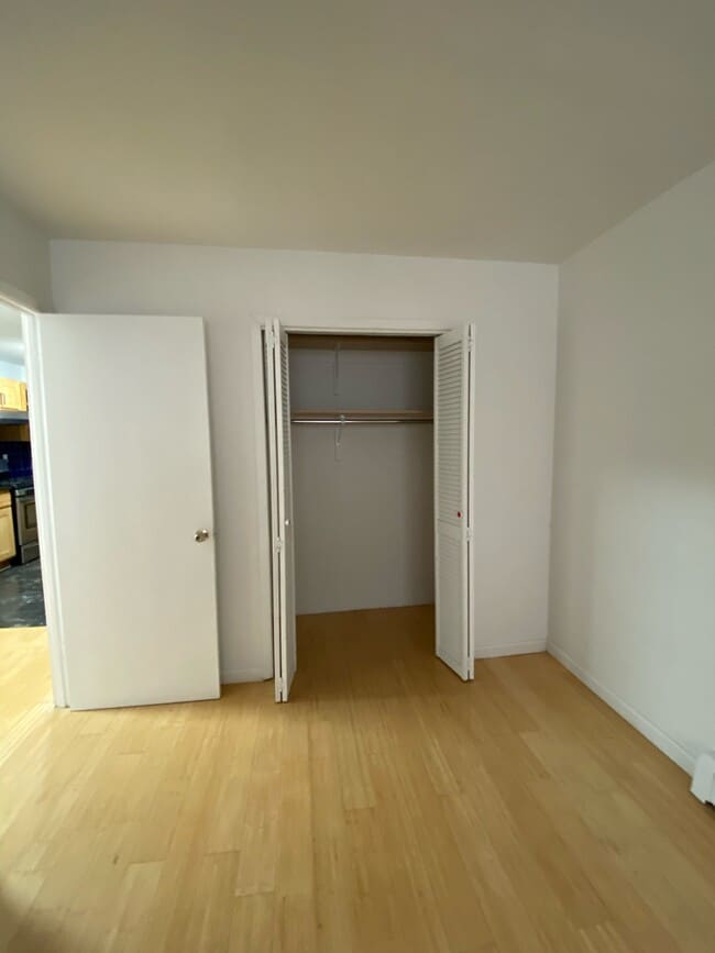 Building Photo - 1842 E 12th St