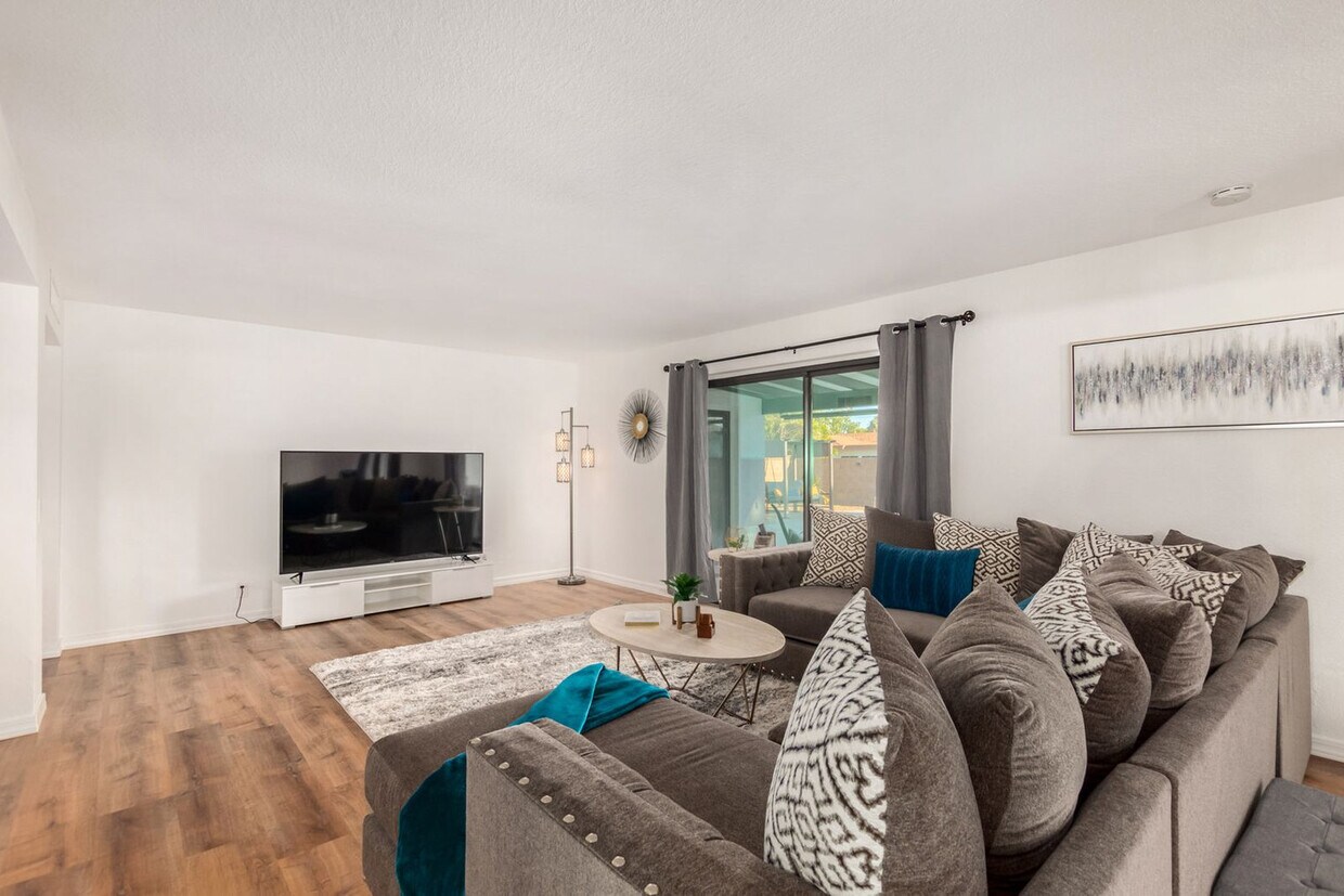 Foto principal - 1655 E Glencove St