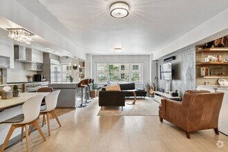 Building Photo - 100 W 57th St
