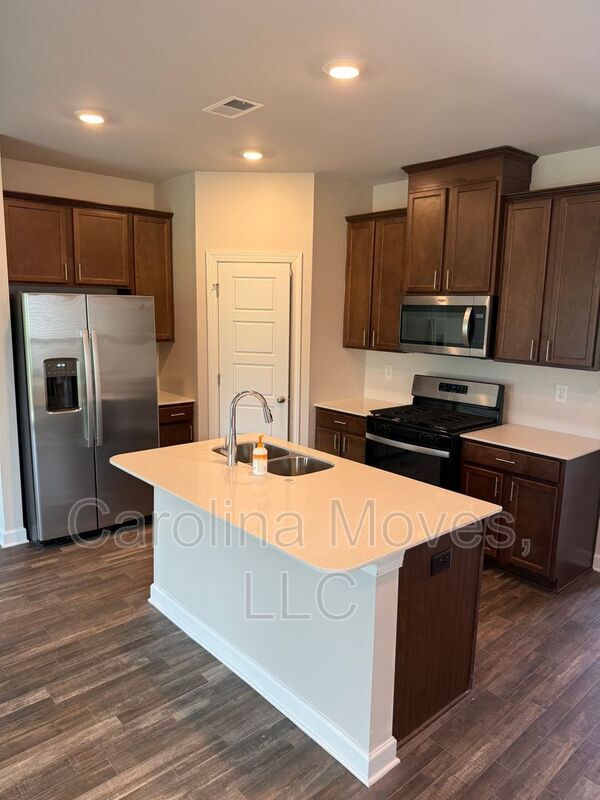 Building Photo - 206 Telford Dr